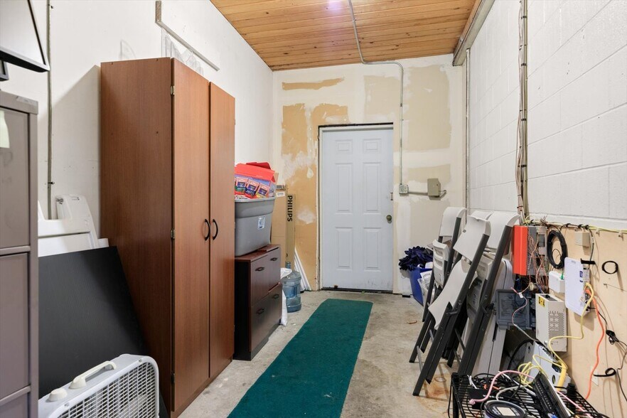 More Photos Of 5589 Harbor Road Rd, Freeland Office Residential For Sale