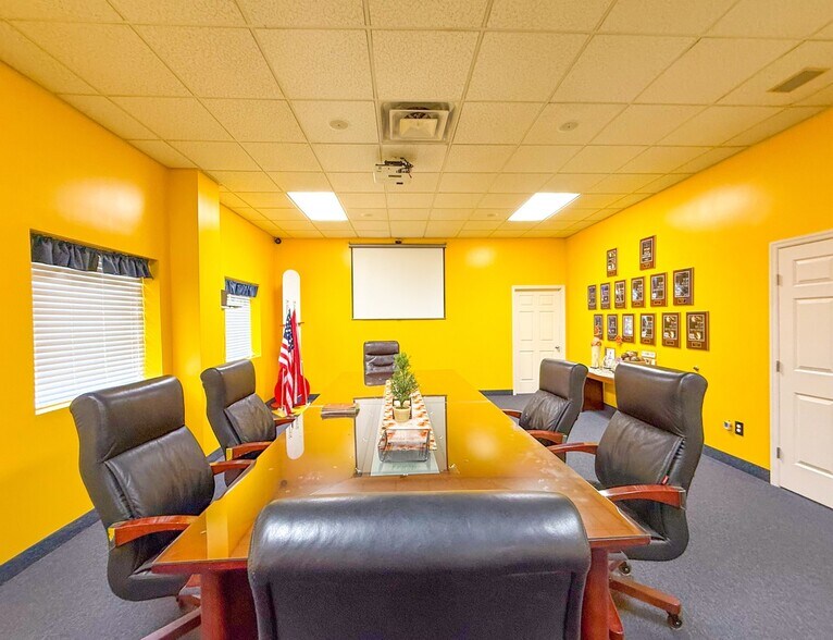 More Photos Of 2335 Columbia Hwy, Pulaski Office For Sale