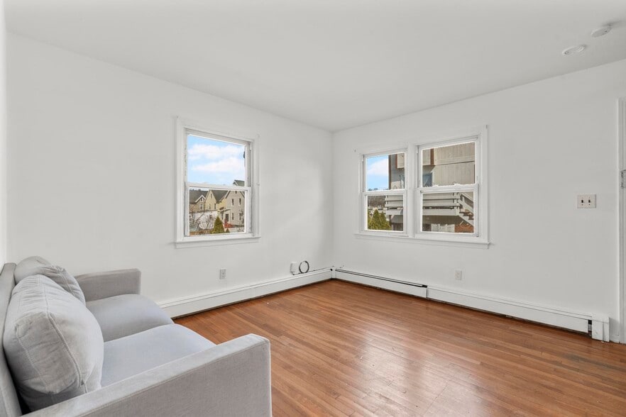 More Photos Of 121 Lockwood Ave, Stamford Apartments For Sale