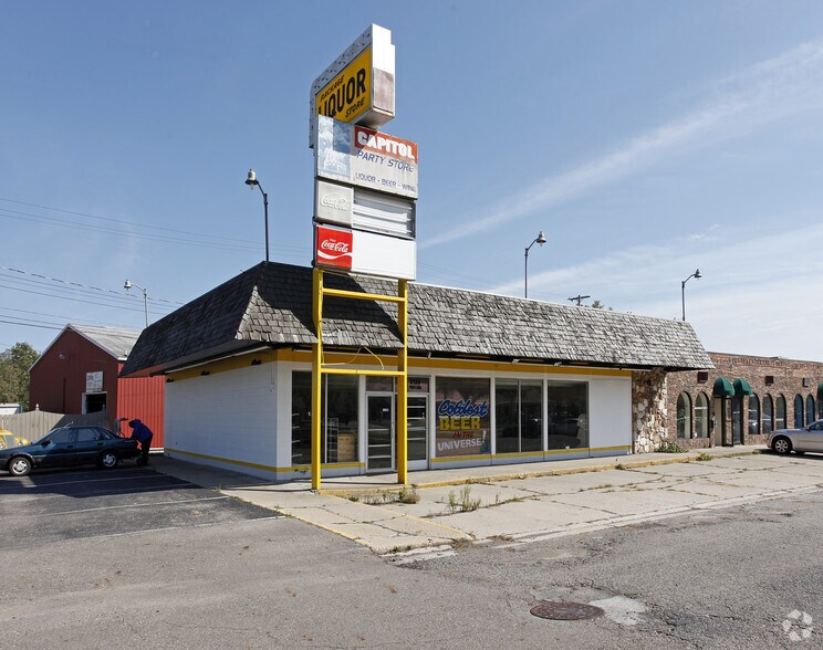 Primary Photo Of 3135-3137 S Pennsylvania Ave, Lansing Restaurant For Sale