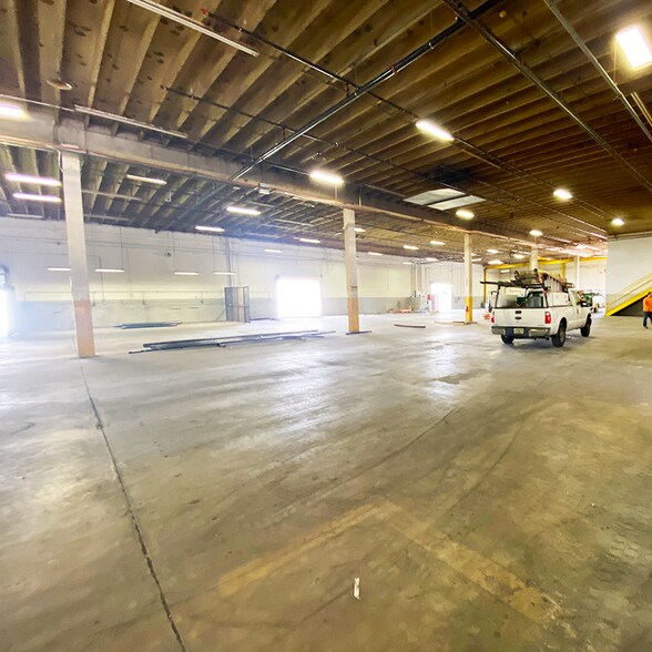 More Photos Of 2075 47th St, Sarasota Warehouse For Lease
