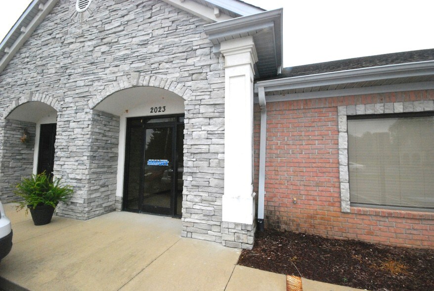 More Photos Of 2021-2027 Greystone Sq, Jackson Office For Lease