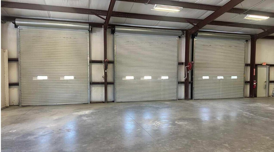 More Photos Of 527 Cheraw St, Bennettsville Distribution For Sale