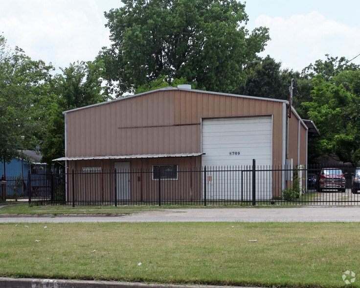 Primary Photo Of 8709 Irvington Blvd, Houston Warehouse For Sale