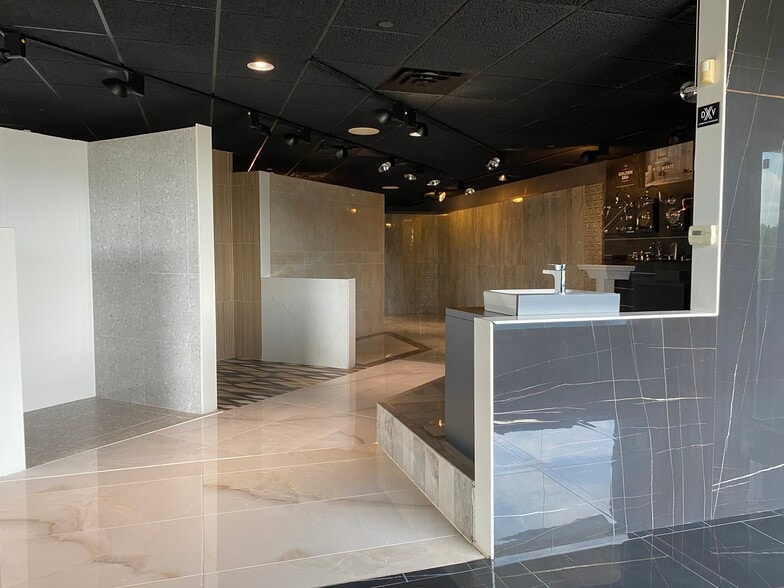 More Photos Of 31 N Bridge St, Staten Island Freestanding For Lease