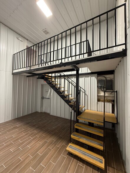 More Photos Of 703 Buschong St, Houston Manufacturing For Lease