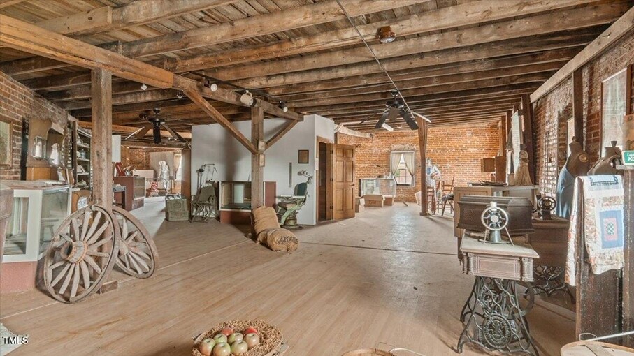 More Photos Of 306 W Main St, South Hill Flex For Lease