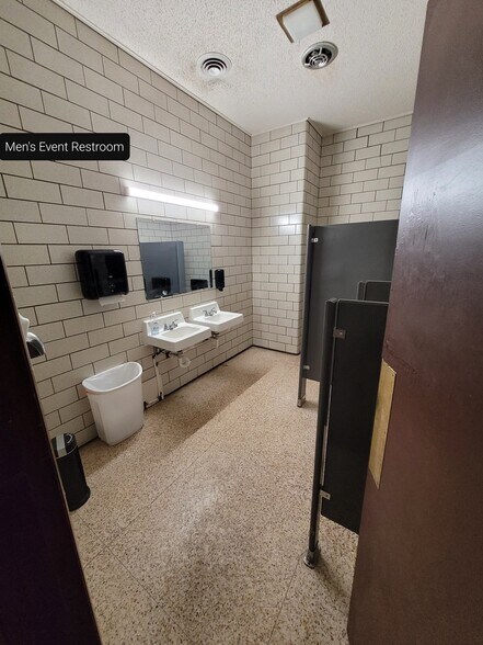 More Photos Of 615 E 3rd St, Kimball Restaurant For Sale