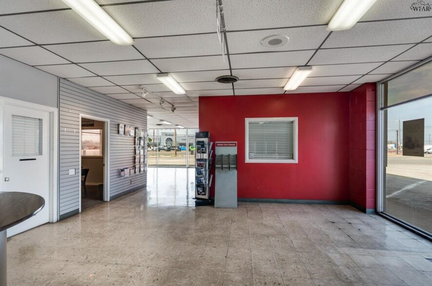 More Photos Of 2901 Jacksboro Hwy, Wichita Falls Office For Sale