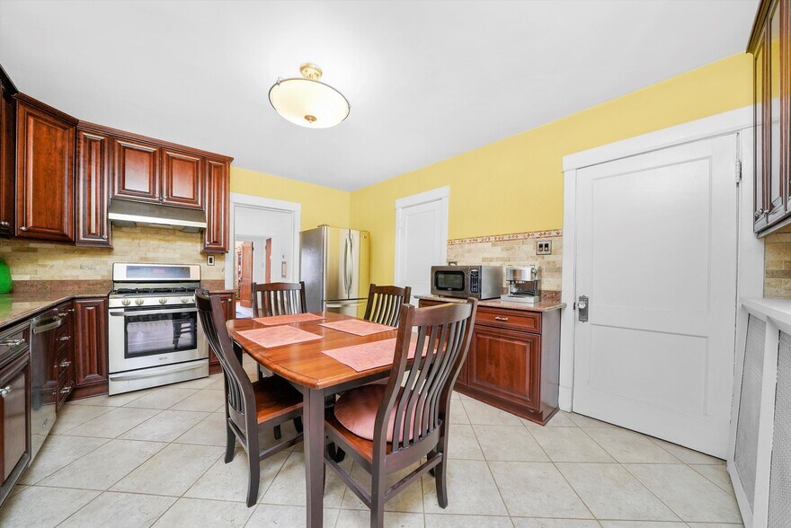 More Photos Of 1303 W Chicago Ave, Chicago Storefront Retail Residential For Sale