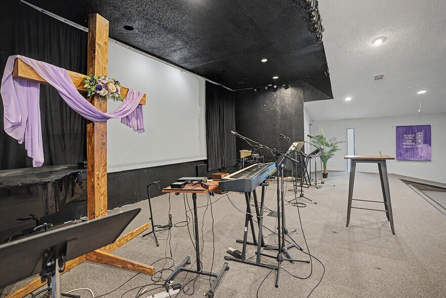 More Photos Of 2111 Skyline Dr, Mesquite Religious Facility For Sale