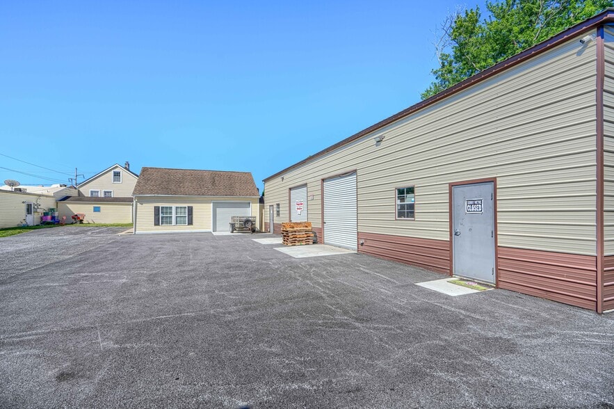 More Photos Of 10100 Bird River Rd, Baltimore Storefront Retail Residential For Sale