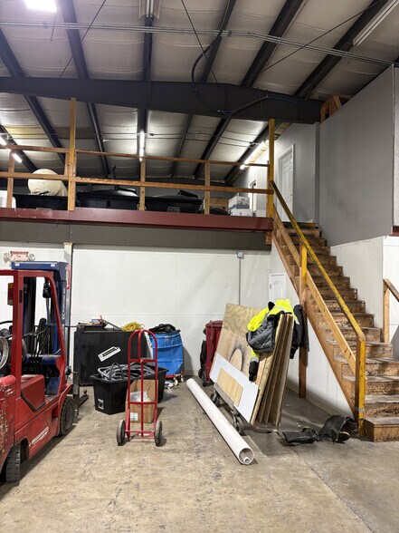 More Photos Of 1818 Scherer Pky, Saint Charles Warehouse For Sale