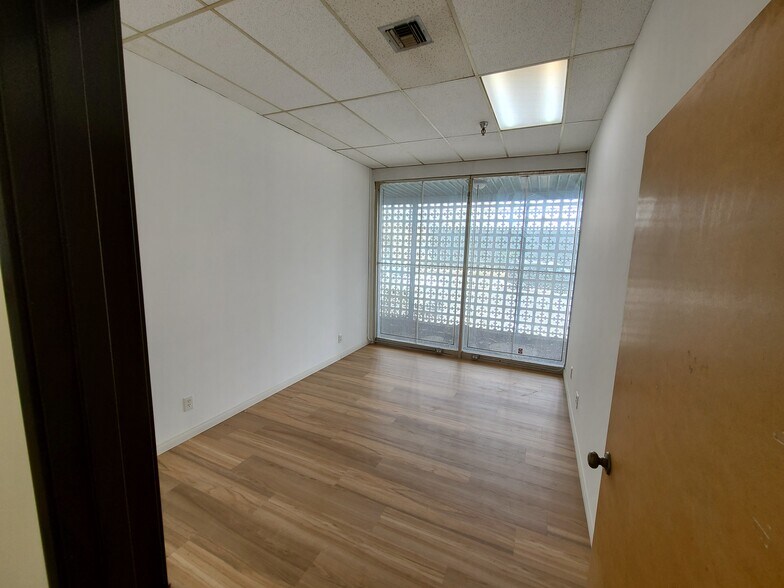 More Photos Of 141 E 157th St, Gardena Warehouse For Lease