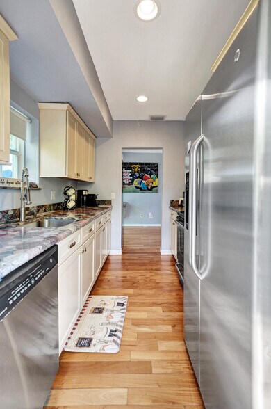 More Photos Of 423 SE 19th St, Fort Lauderdale Office Residential For Lease