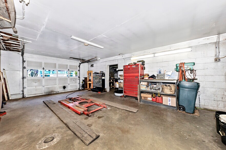 More Photos Of 7415 Springfield Ave, Sykesville Service Station For Sale