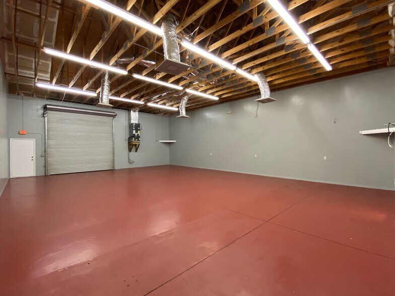 More Photos Of 221 Strawberry Oaks Dr, Orange City Light Manufacturing For Lease