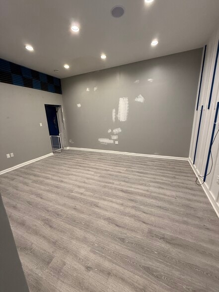 More Photos Of 5324-5326 W 16th St, Indianapolis Office For Lease