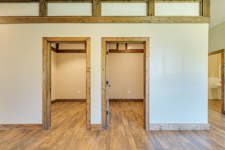 More Photos Of 1907 Cypress Creek Rd, Cedar Park Office For Sale