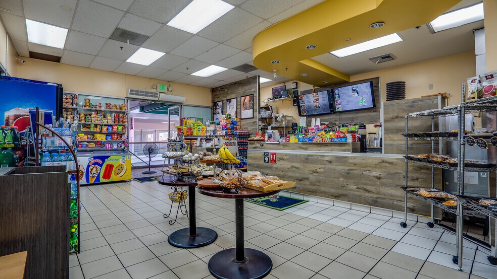 More Photos Of 1015 Crocker St, Los Angeles Storefront For Sale