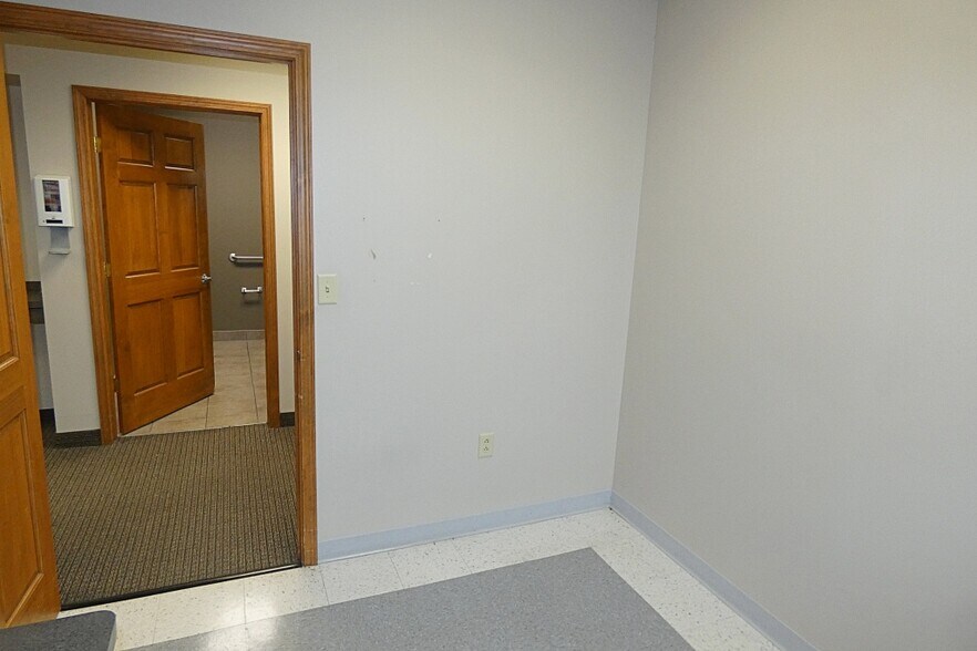 More Photos Of 1829 Maple Rd, Williamsville Medical For Lease