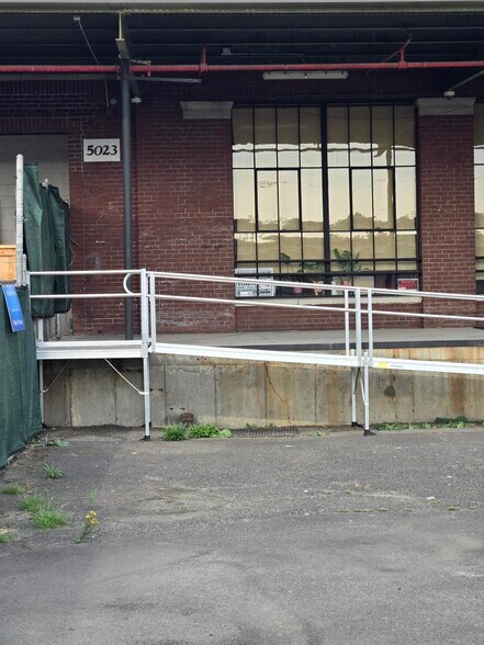 More Photos Of 5015-5025 Colorado Ave S, Seattle Warehouse For Lease