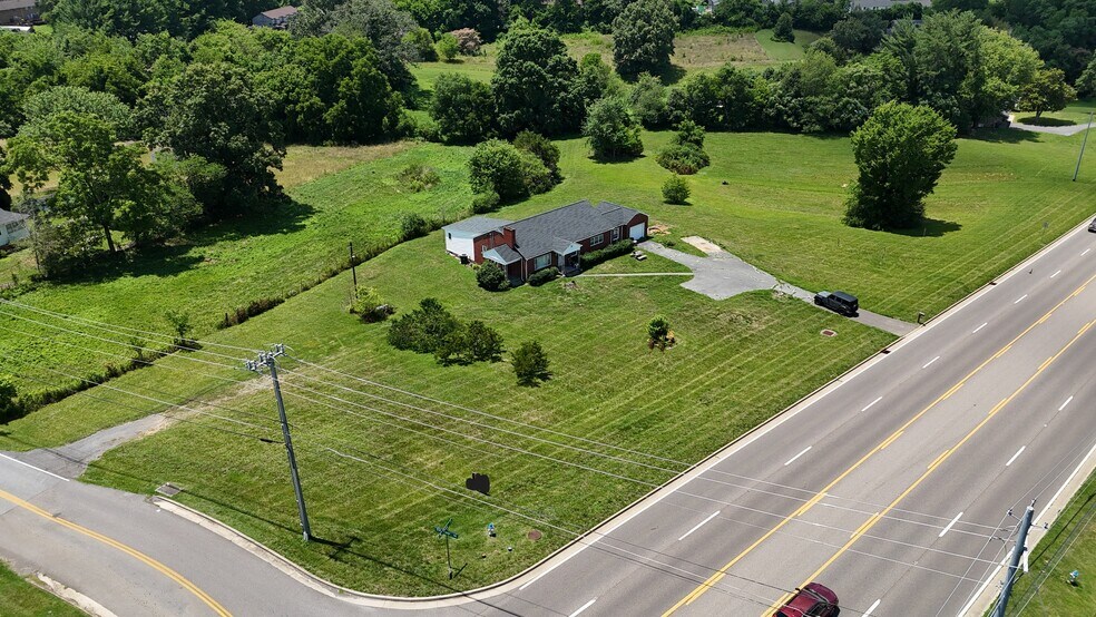 More Photos Of 5207 N Roan St, Gray Specialty For Sale
