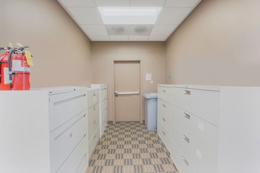 More Photos Of 7430 S Creek Rd, Sandy Office For Lease