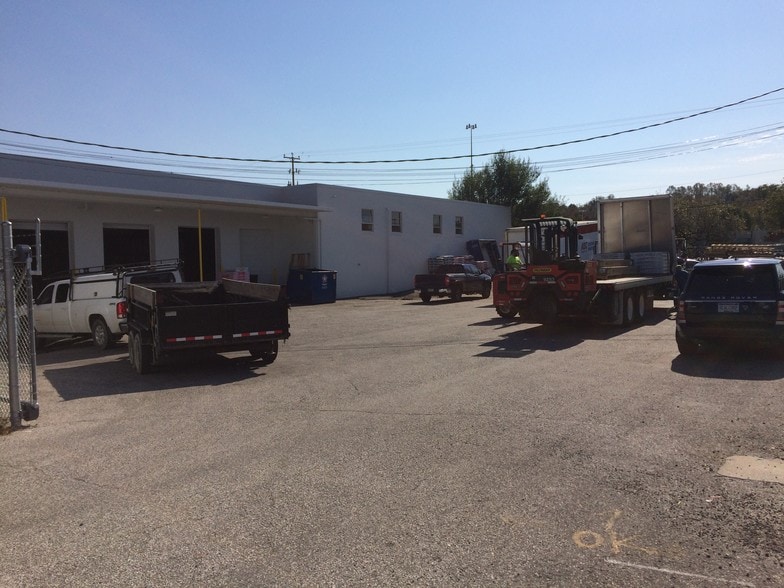 More Photos Of 105 C St, Kenova Warehouse For Lease