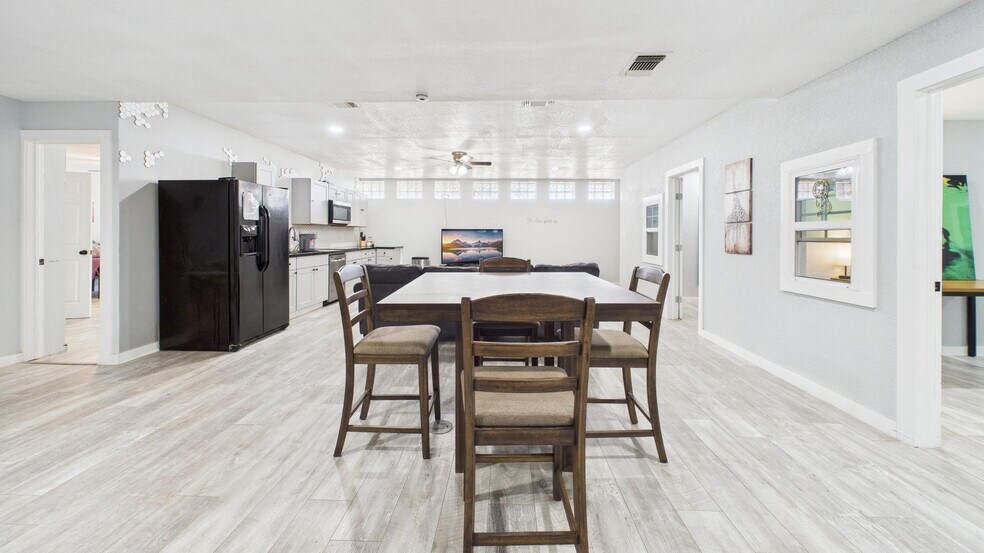 More Photos Of 2123 15th St, Lubbock Apartments For Sale