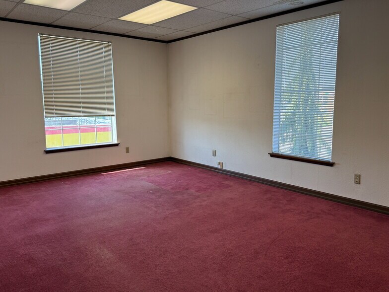 More Photos Of 1720 S 72nd St, Tacoma Medical For Lease