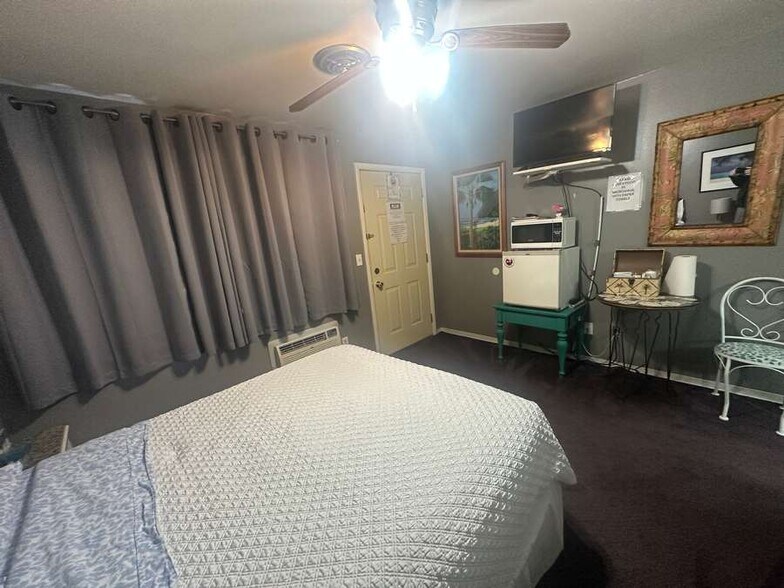 More Photos Of 810 E US Hwy 275, Ewing Hotel For Sale