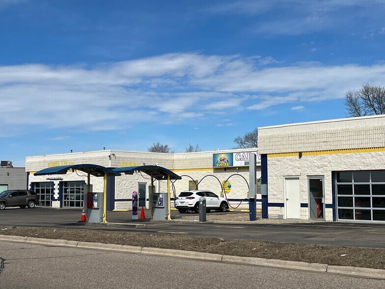 More Photos Of 1381 8th St S, Wisconsin Rapids Carwash For Lease