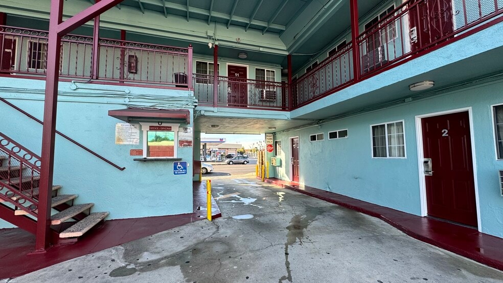 More Photos Of 6310 S Figueroa St, Los Angeles Hotel For Sale