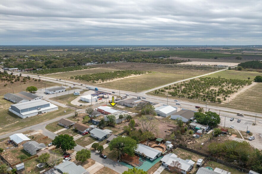 More Photos Of 19 Evergreen Dr, Lake Wales Freestanding For Sale