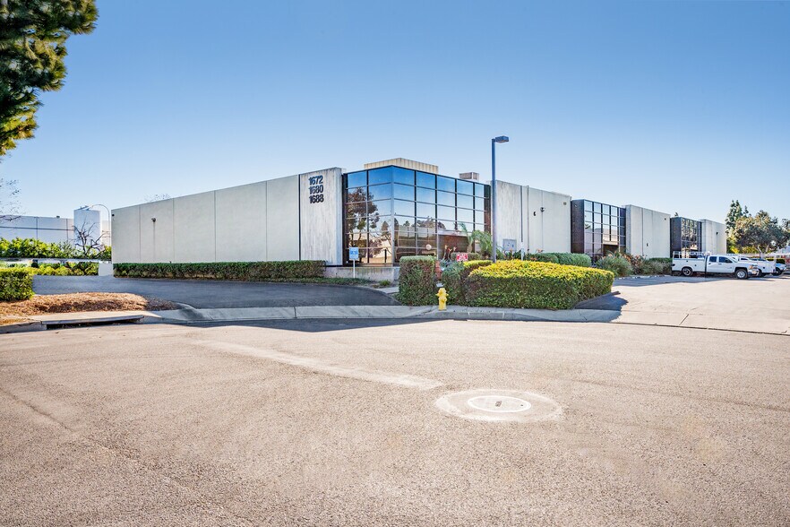 More Photos Of 1672-1688 Sierra Madre Cir, Placentia Showroom For Sale