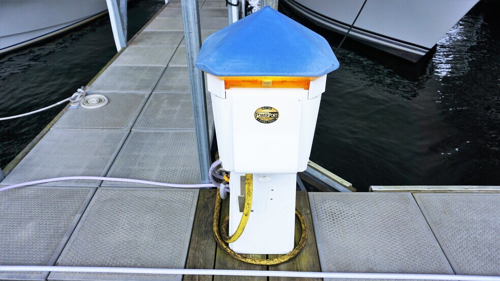 More Photos Of 48 County Road 3495, New Site Marina For Sale