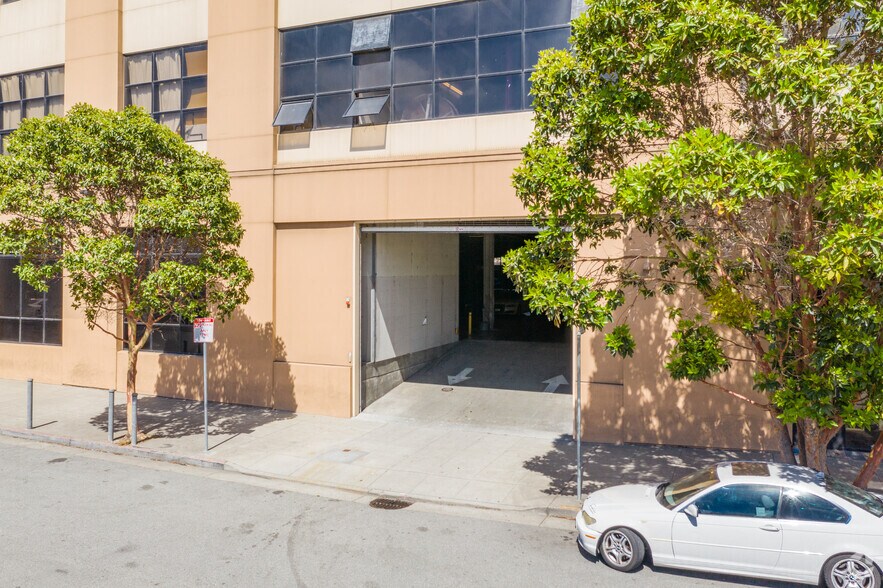 More Photos Of 1661 Tennessee St, San Francisco Light Distribution For Lease