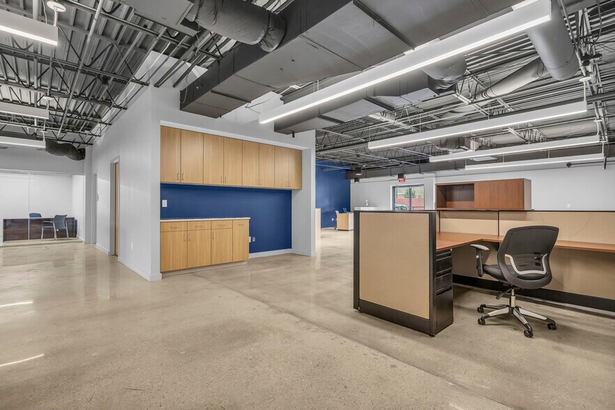 More Photos Of 10580 Barkley St, Overland Park Medical For Lease