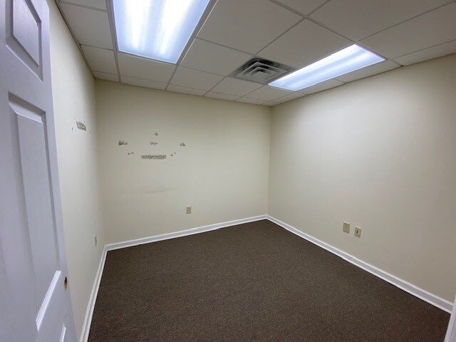 More Photos Of 1168 Bauskett St, Edgefield Warehouse For Sale