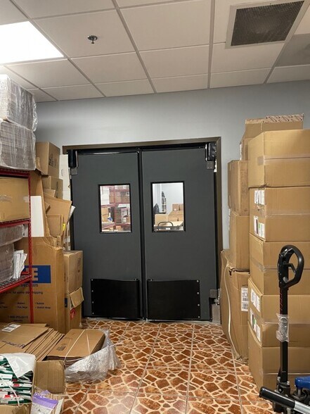 More Photos Of 3852 Dulles South Ct, Chantilly Warehouse For Lease