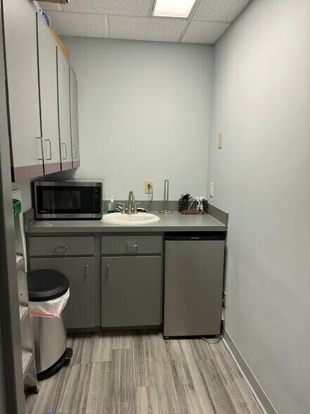 More Photos Of 6101 Webb Rd, Tampa Medical For Sale