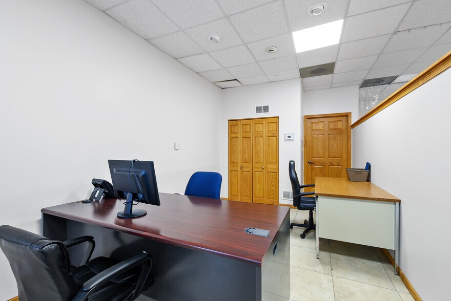 More Photos Of 15859 S Ridgeland Ave, Oak Forest Office For Sale