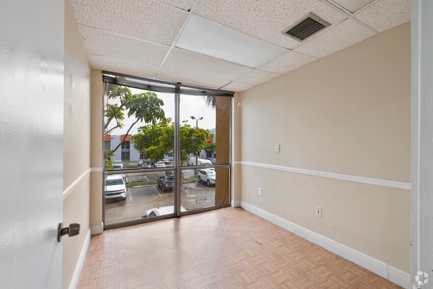 More Photos Of 540 NW 165th St, Miami Office For Sale