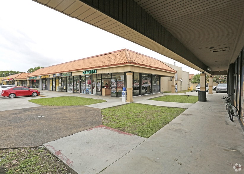More Photos Of 10711-10771 W Flagler St, Miami General Retail For Lease