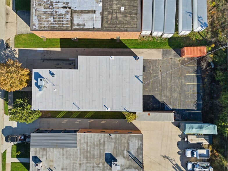 More Photos Of 1425 Louis Ave, Elk Grove Village Flex For Lease