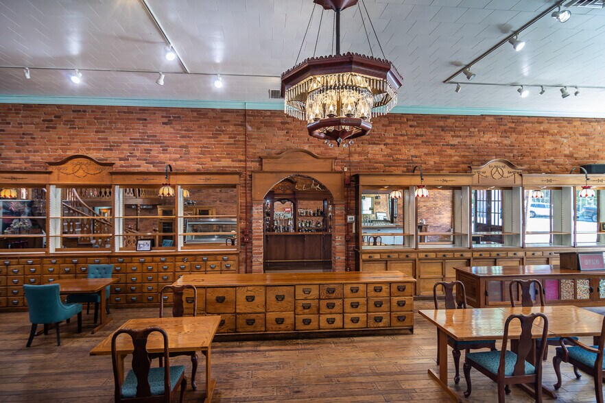 More Photos Of 115 NE Locust St, Oakland Restaurant For Sale