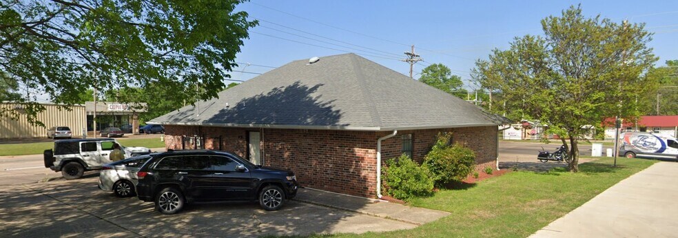 More Photos Of 2501 Summerhill Rd, Texarkana Office For Sale