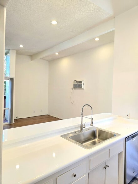 More Photos Of 4208 Russell Ave, Los Angeles Apartments For Sale