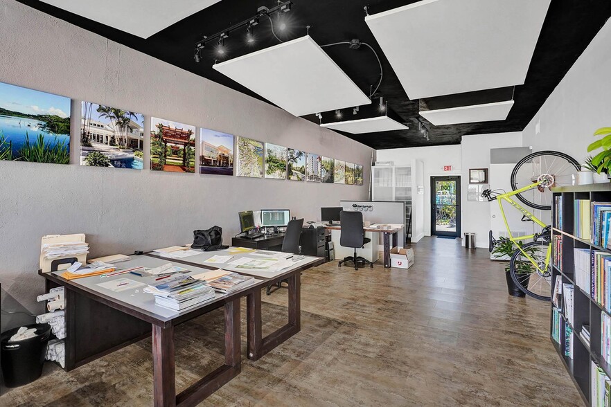 More Photos Of 2206 NE 26th St, Fort Lauderdale Office For Sale
